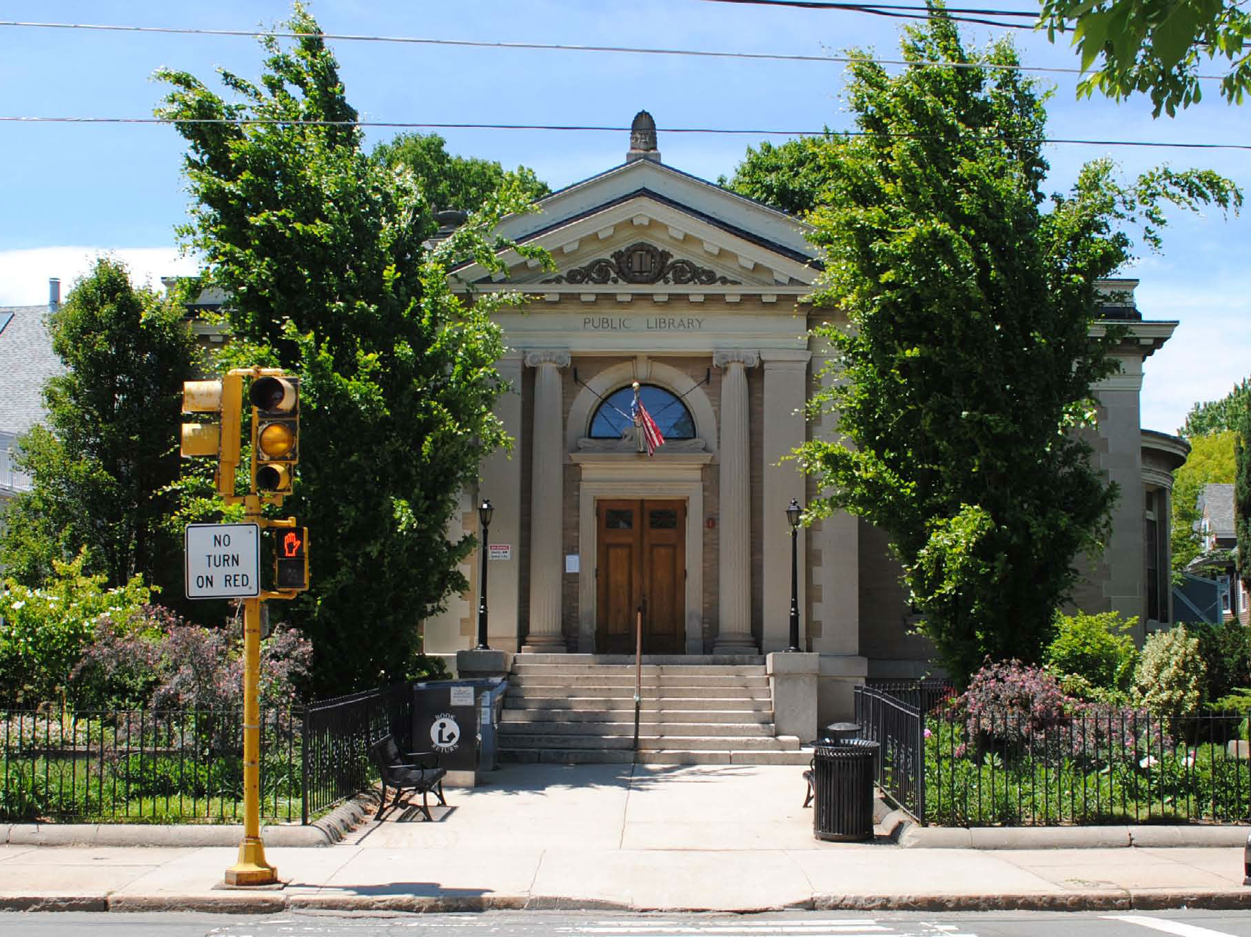 Image of the front of West Branch Library
