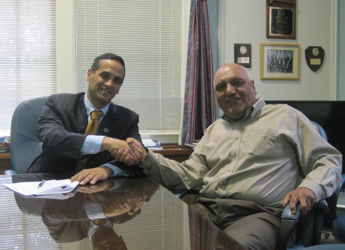 Mayor Curtatone signs the new collective bargaining agreements